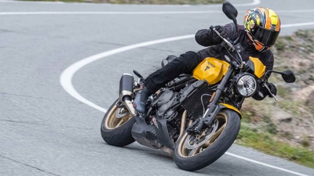Triumph Trident 800 Review